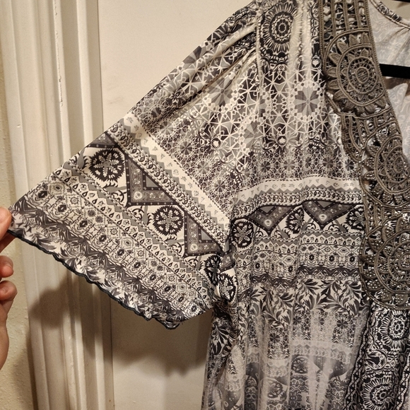 Catherine's Embellished Gray Print Stretch Tunic Top Sz 2X Fairy Boho Casual - Picture 5 of 7